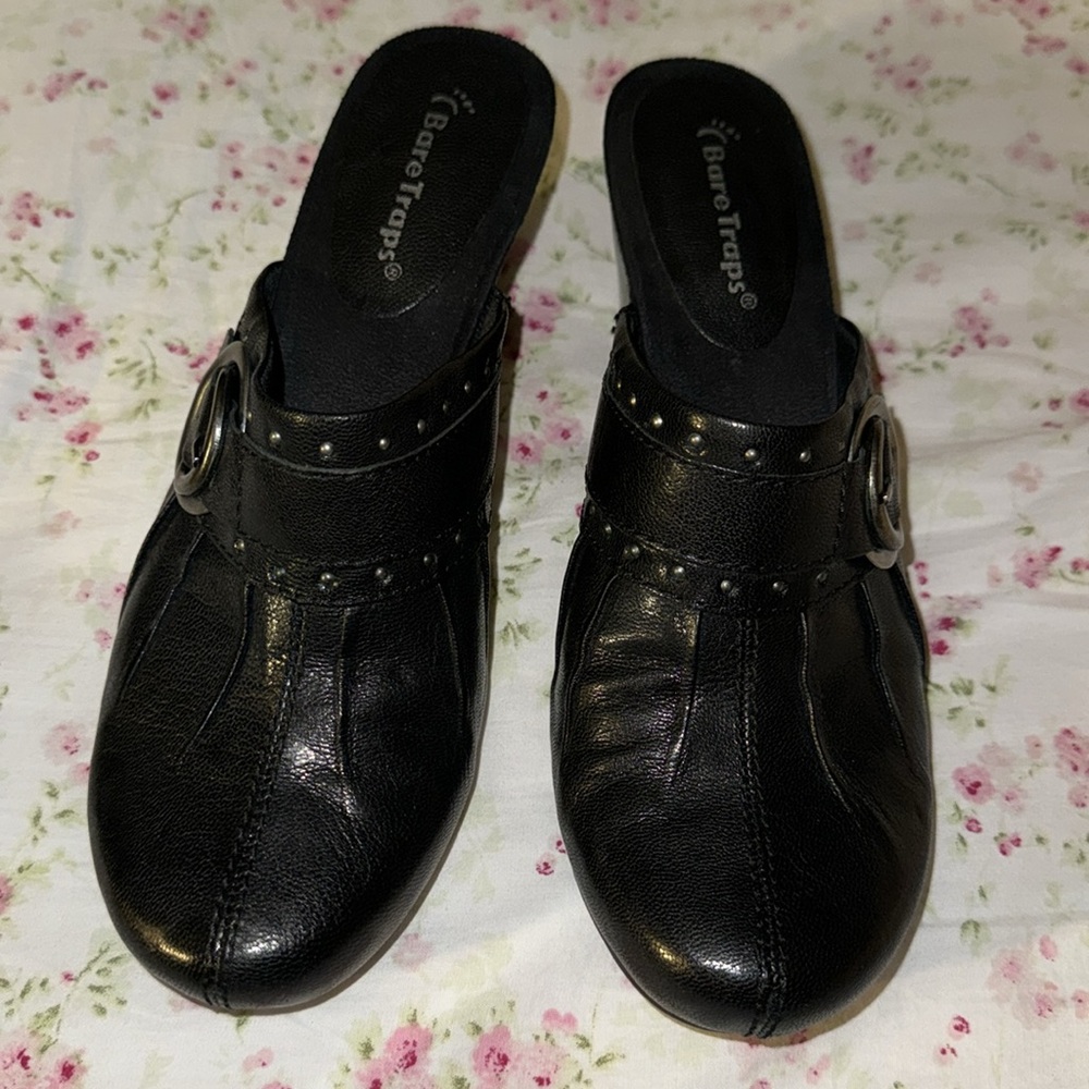 Bare Traps Size 7.5 Black Mules